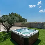 Lovely Home In Galizana With Sauna * Galižana